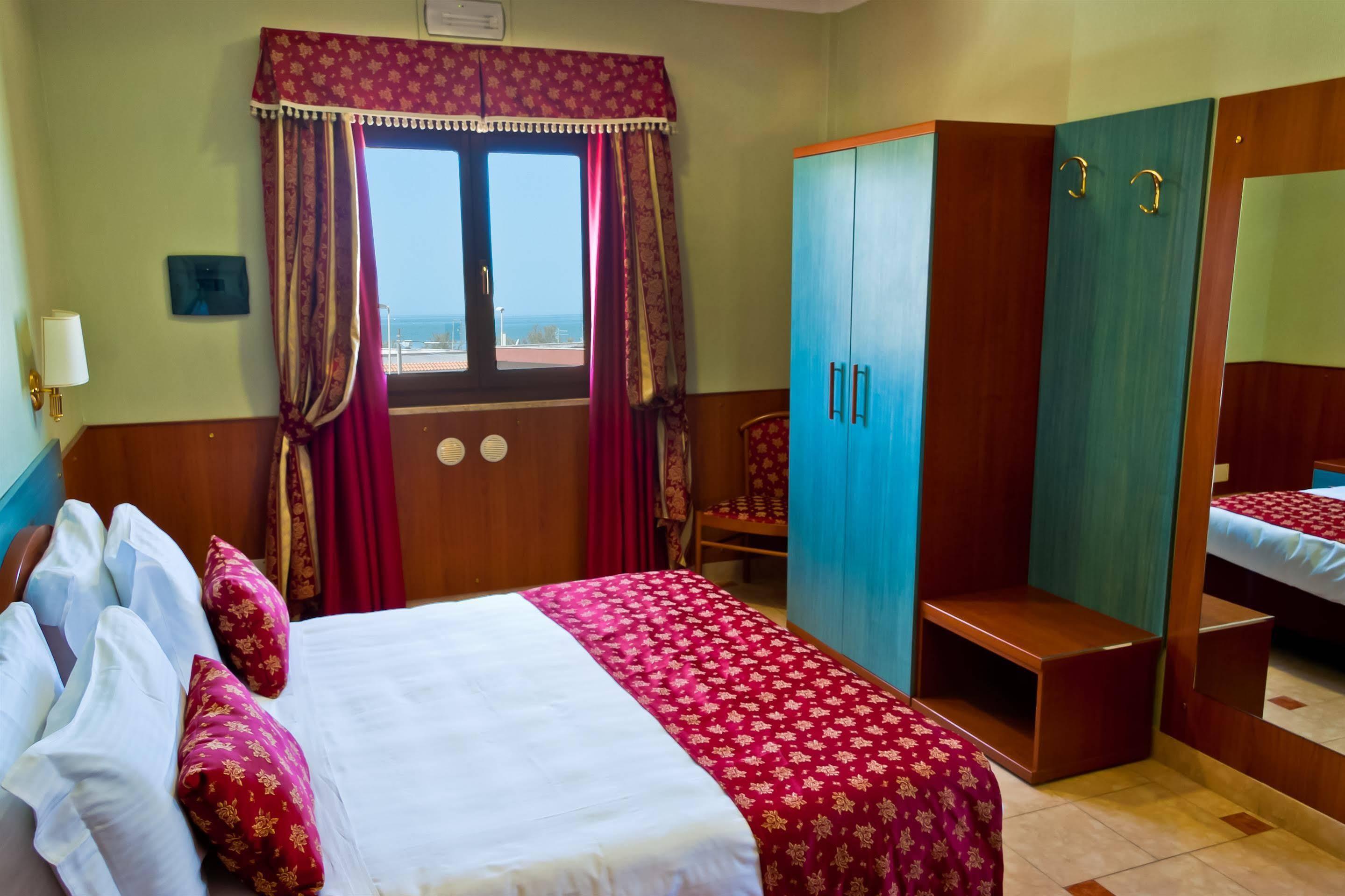Hotel Riviera Fiumicino Bagian luar foto