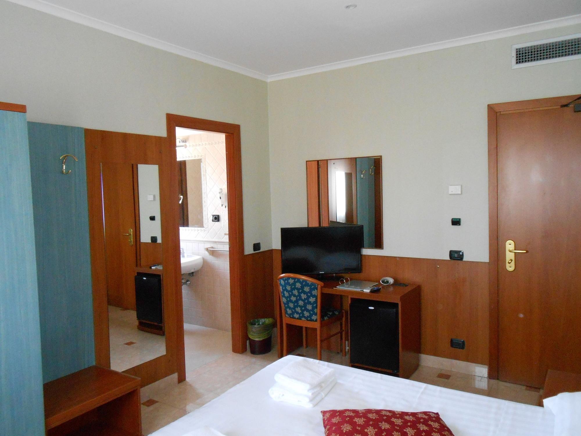 Hotel Riviera Fiumicino Bagian luar foto