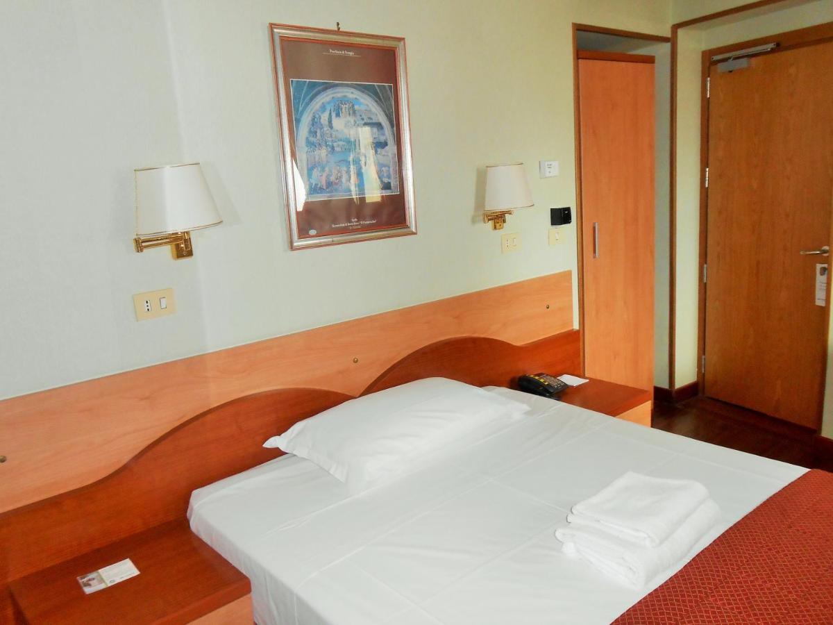 Hotel Riviera Fiumicino Bagian luar foto