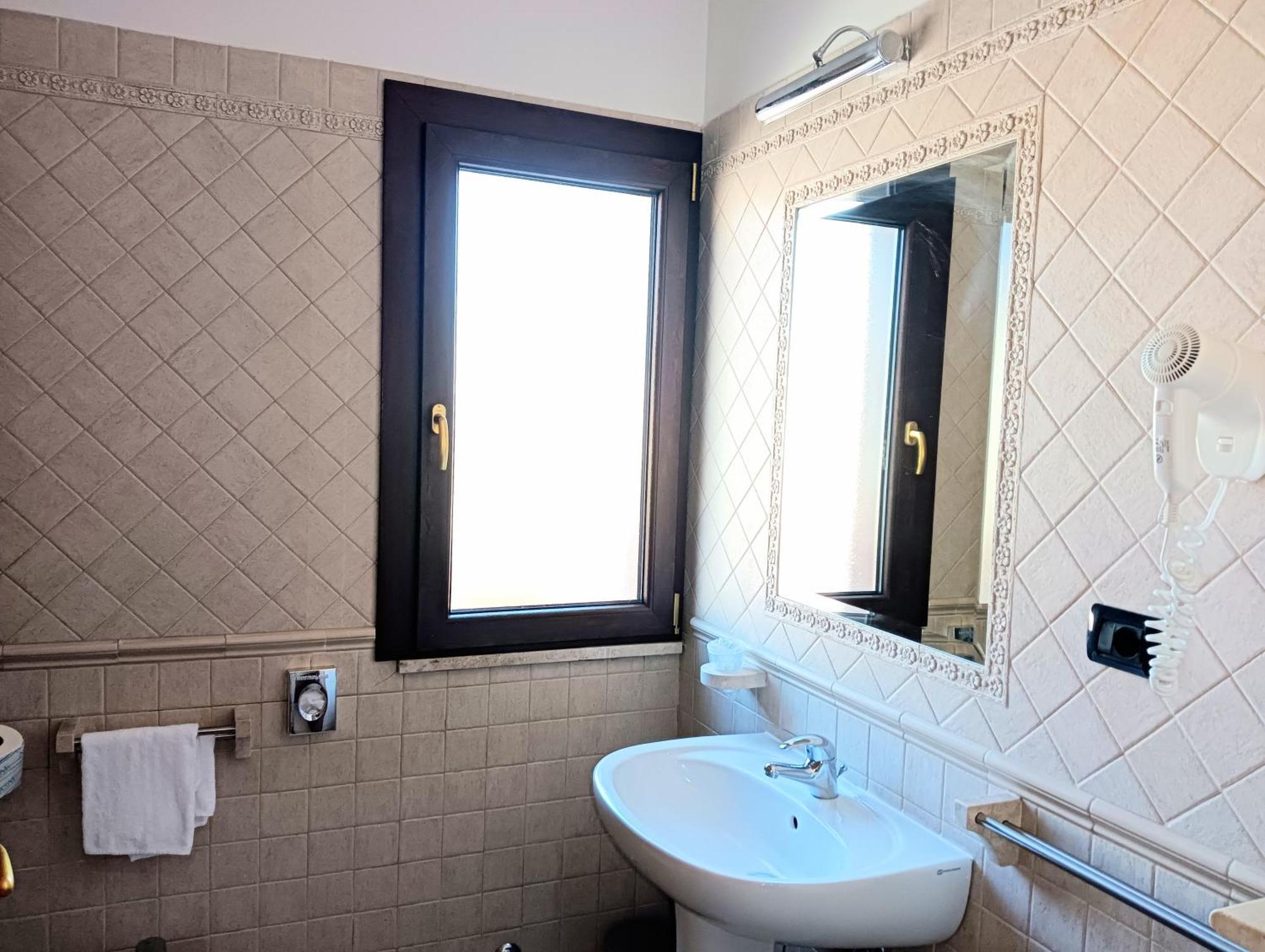 Hotel Riviera Fiumicino Bagian luar foto