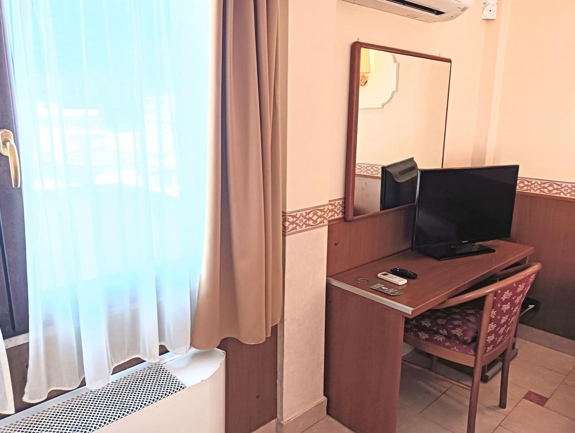Hotel Riviera Fiumicino Bagian luar foto